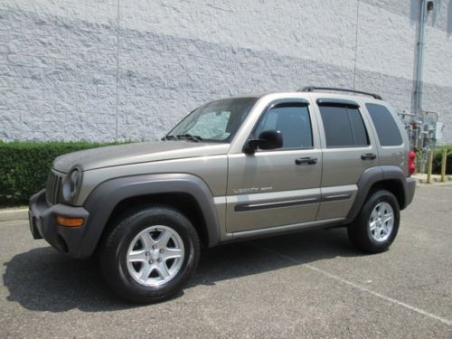 Jeep liberty 4x4 suv super clean