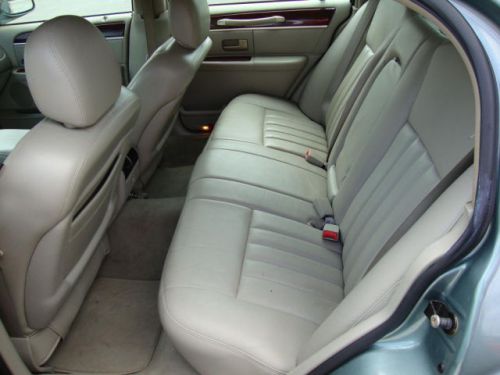 2005 lincoln town car signature