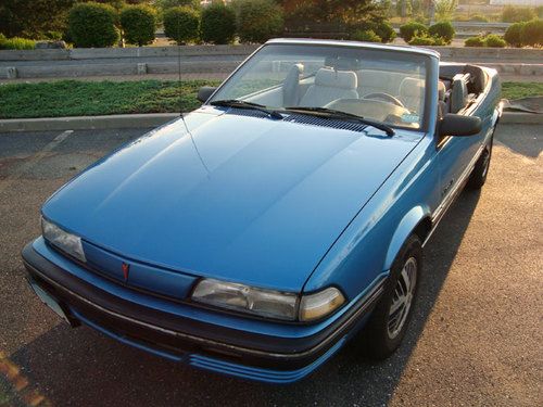 1990 pontiac sunbird le convertible 2-door 2.0l 4 cylinder, automatic trans.