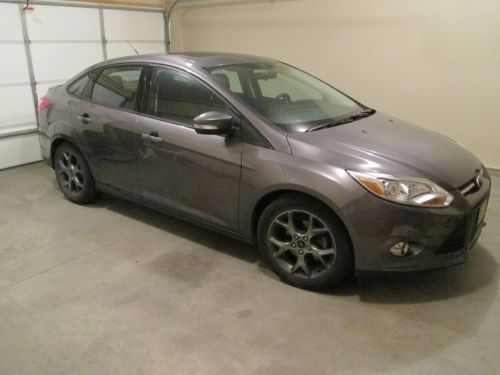 2013 ford focus se sedan, sterling gray metallic, less than 16k miles, warranty