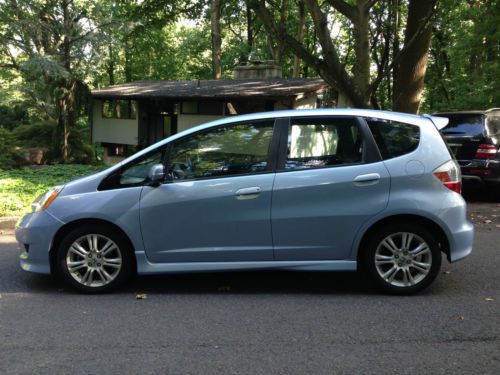 2010 honda fit sport hatchback 4-door 1.5l with navigation