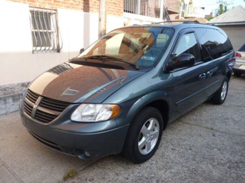 GRAND CARAVAN 05 SXT- 3.8V6 STOW'N GO SENSORS P/DOORS 89K CLEAN CARFAX NO RESV!, image 3