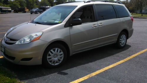 2007 Toyota Sienna CE Mini Cargo Van 5-Door 3.5L, image 2