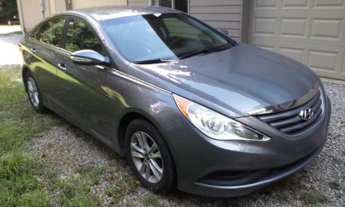 2014 hyundai sonata se sedan 4-door 2.4l - 249 miles!!! almost brand new!!