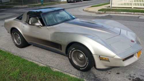 1982 chevrolet corvette collector&#039;s edition hatchback 2-door 5.7l low miles