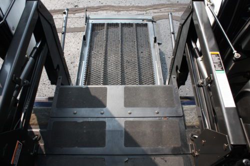 2002 Ford Econoline E-350 Side Entry Access  Wheelchair Accessible Handicap Van, image 27