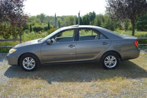 2004 Toyota Camry LE Sedan 4-Door 3.0L SUNROOF!! GREAT ON GAS!! GRAY EXT/INT!!!, image 2