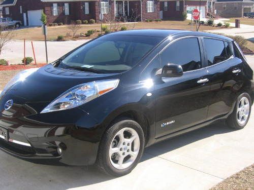 2011 total electric nissan leaf