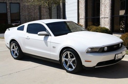 White/black &amp; cashere leather,chrome 19's,heated pwr seats,3.73's,flowmasters!!!