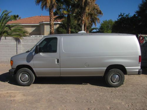 2004 ford e-250 base standard cargo van 2-door