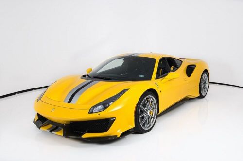 2019 ferrari 488 pista .