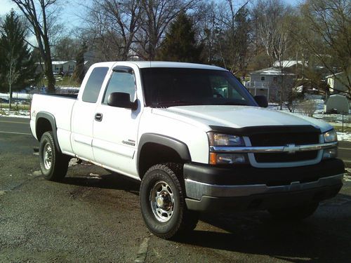 2003 chevy 2500 - duramax diesel - 4x4 - turbo diesel - bose sound - nice truck