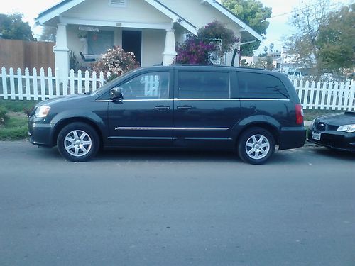 2011 chrysler town &amp; country touring van