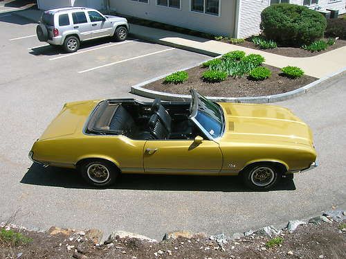 1971 oldsmobile cutlass convertible buckets, console, gauges clean !