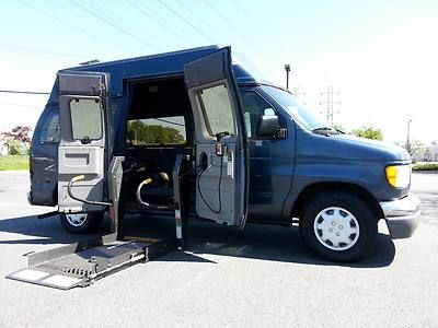 Handicap accessible wheelchair van - braun lift - 4.2l v6 - a/c - no reserve!