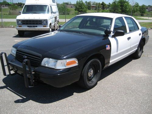2000 ford crown victoria for parts (v165323/0601108)