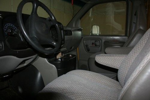2001 GMC Savana 3500 Base Standard Cargo Van 3-Door 5.7L, image 3