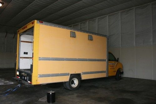 2001 GMC Savana 3500 Base Standard Cargo Van 3-Door 5.7L, image 5