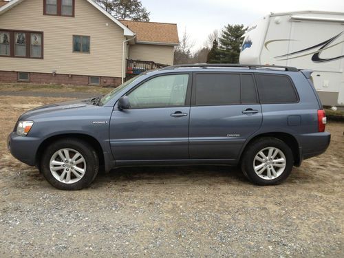 Blue toyota highlander 3rd row