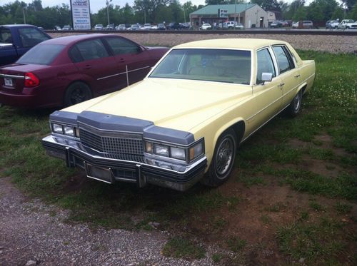 1977 cadillac fleetwood brougham sedan 4-door 7.0l