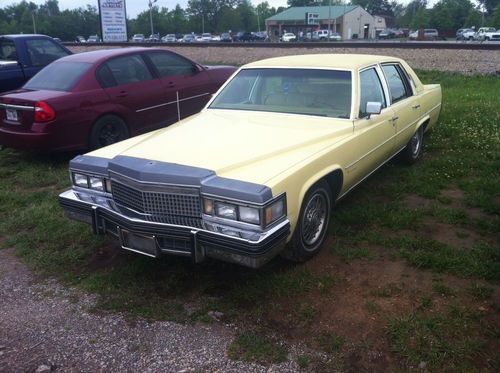 1977 cadillac fleetwood brougham sedan 4-door 7.0l