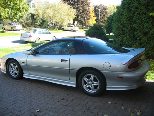 Camaro 1997 rs special 30th edition v-6, leather, kept  in garage,t-top silver