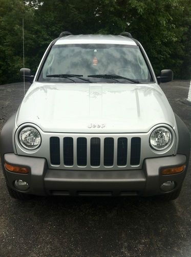 2004 jeep liberty sport utility 4-door 3.7l