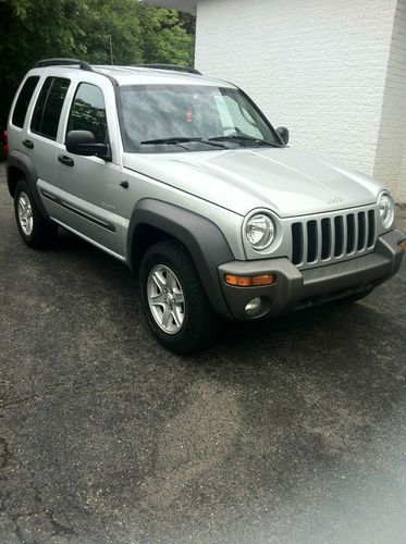 2004 Jeep Liberty Sport Utility 4-Door 3.7L, image 2