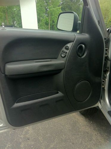 2004 Jeep Liberty Sport Utility 4-Door 3.7L, image 3
