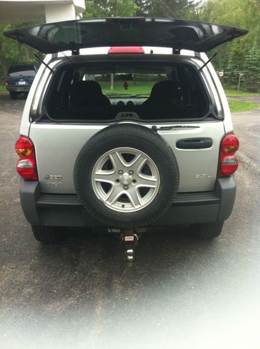 2004 Jeep Liberty Sport Utility 4-Door 3.7L, image 9