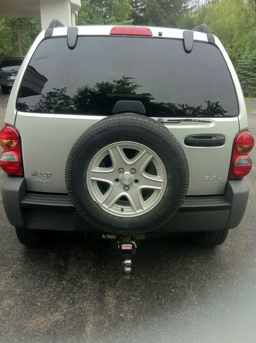 2004 Jeep Liberty Sport Utility 4-Door 3.7L, image 14