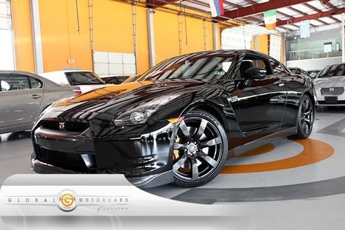 10 nissan gtr premium awd 18k bose navigation keyless-start heated-seats xenon