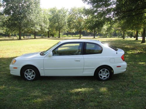 2005 hyundai accent gls hatchback 3-door 1.6l