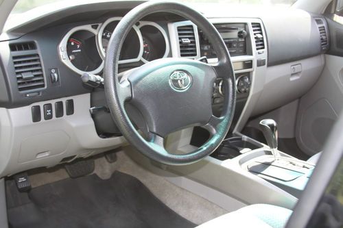 2004 Toyota 4Runner SR5 Sport Utility 4-Door 4.7L, image 9