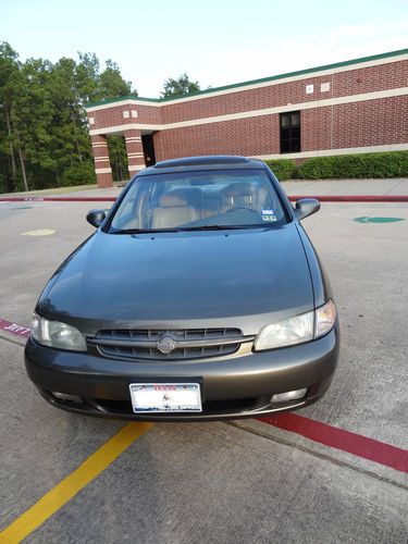 1998 nissan altima se sedan 4-door 2.4l