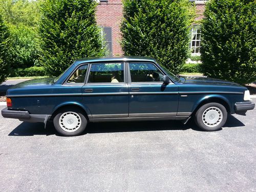 1992 volvo 240 base sedan 4-door 2.3l