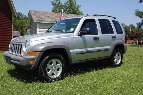 Very nice 2006 jeep liberty ..one owner, clean car fax, 3.7 v6 engine, 4 wheel d