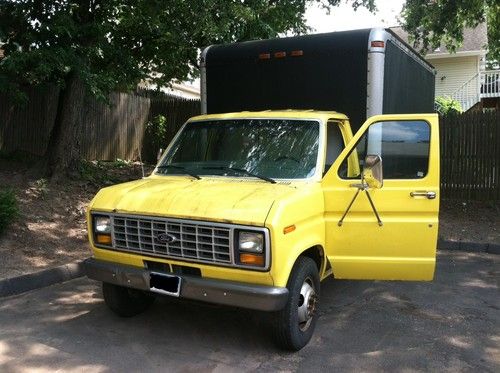 1988 ford e350 box truck (12' x 8') box