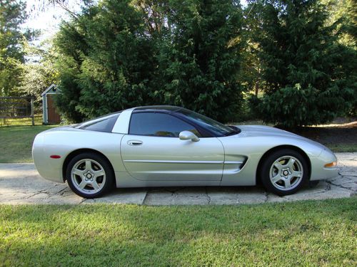 1998 chevrolet corvette base hatchback 2-door 5.7l