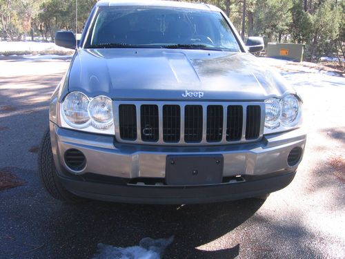 Nice-jeep grande cherokee-silver gray-4 door suv