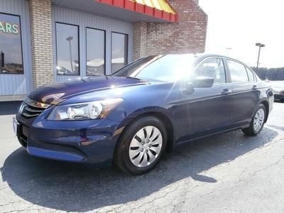 Warranty One owner Smoke free Absolute sale Clean Excellent condition Low miles, image 3