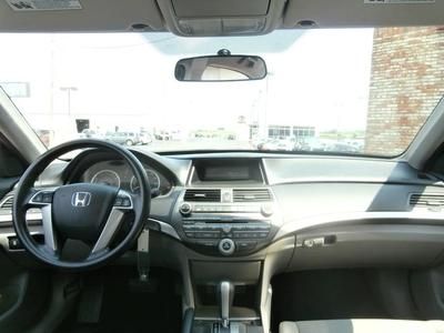 Warranty One owner Smoke free Absolute sale Clean Excellent condition Low miles, image 18