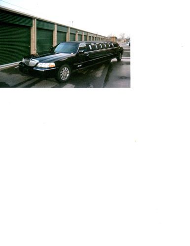 2004 black lincoln limousine town car signature sedan 5-door 4.6l