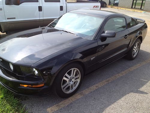 2005 ford mustang gt, 4.6l 3v 5spd, blk leather,premium package,67k,shaker 1000