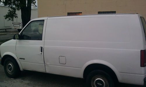 1995 chevrolet astro van white