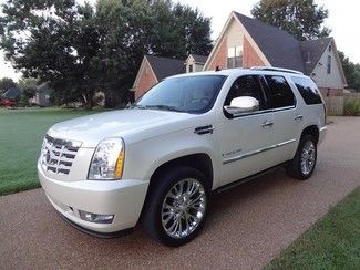 Arkansas-owned, nonsmoker, nav, rear cam, tv/dvd, moonroof, awd, white diamond!