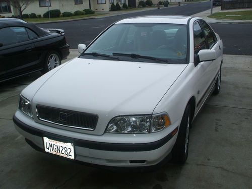 2000 volvo s40 4-door  sedan 1.9l turbo