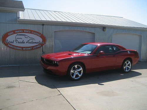 2013 dodge challenger r/t - 5.7l hemi v8 - 6 speed - 6k miles - beautiful car