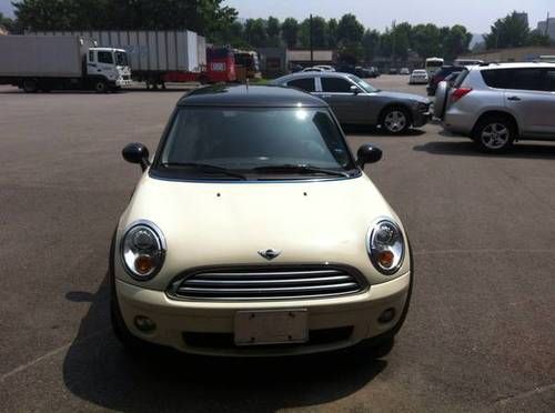 2010 mini cooper base hatchback 2-door 1.6l