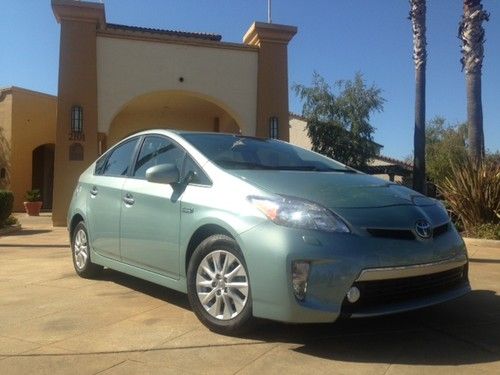 2012 toyota prius plug-in, excellent condition, low miles, 90 mpg, fully loaded!